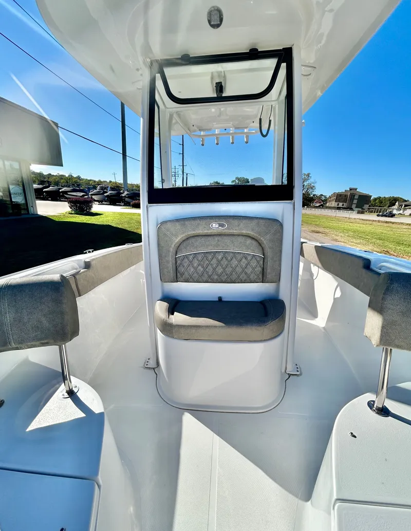 Slide: The Image of Sea Hunt Ultra 245 2026 - 21