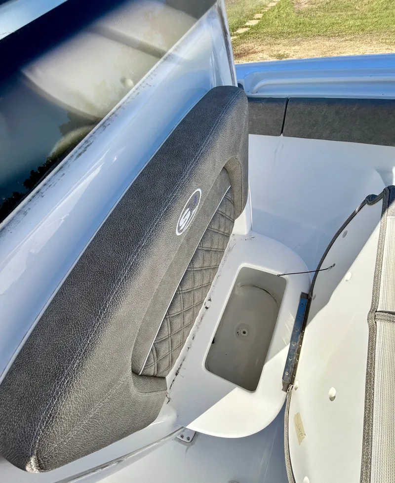 Slide: The Image of Sea Hunt Ultra 245 2026 - 22