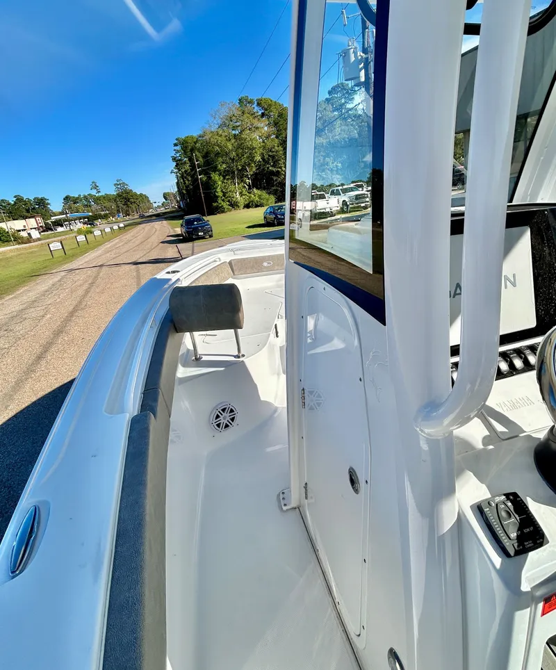 Slide: The Image of Sea Hunt Ultra 245 2026 - 23