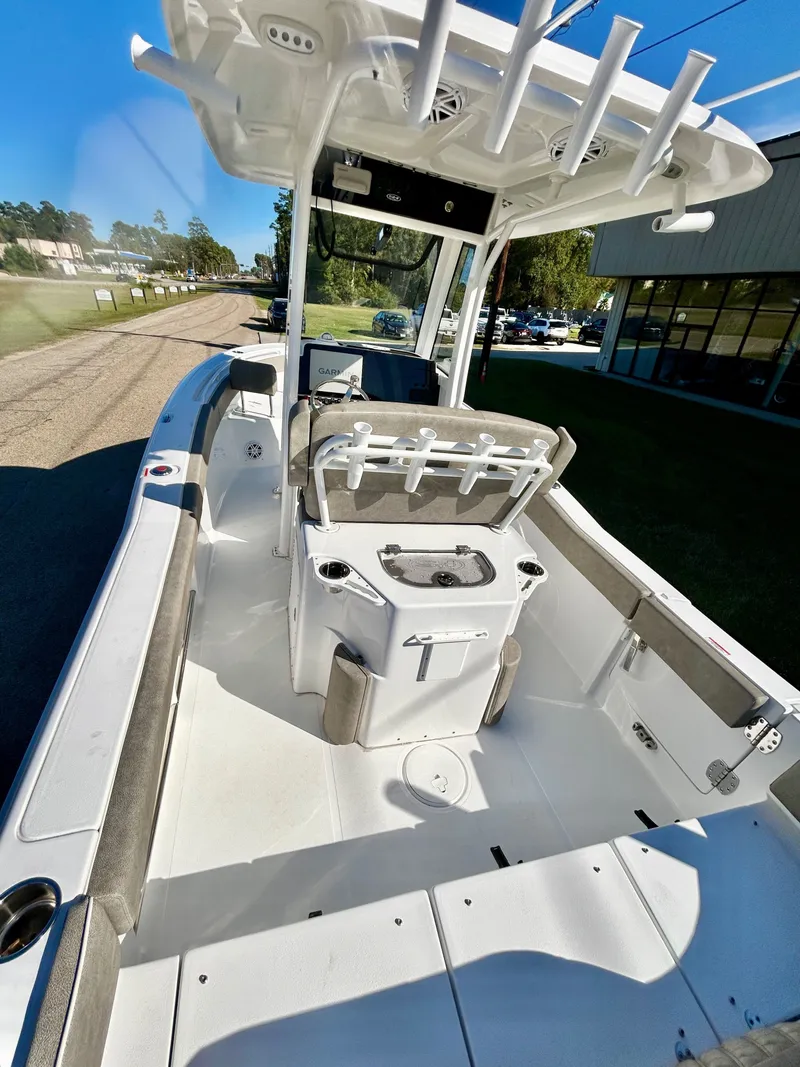 Slide: The Image of Sea Hunt Ultra 245 2026 - 27