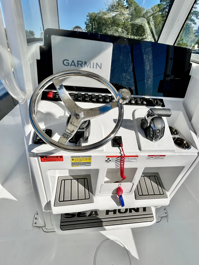 Slide: The Image of Sea Hunt Ultra 245 2026 - 31