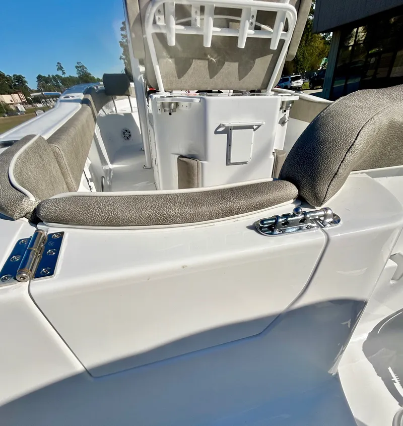 Slide: The Image of Sea Hunt Ultra 245 2026 - 38