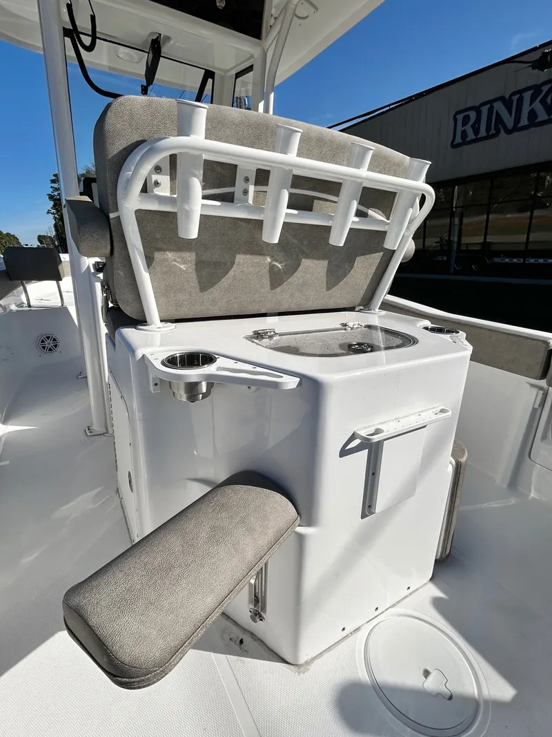 Slide: The Image of Sea Hunt Ultra 245 2026 - 40