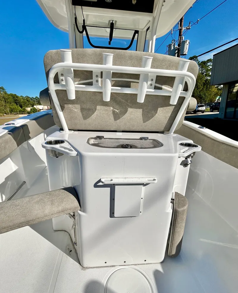 Slide: The Image of Sea Hunt Ultra 245 2026 - 41