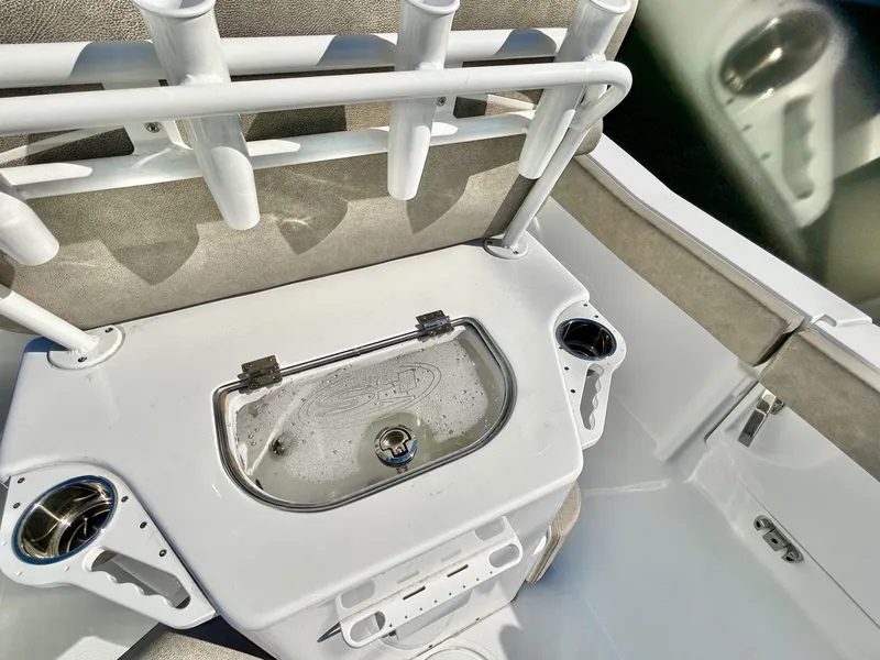 Slide: The Image of Sea Hunt Ultra 245 2026 - 42