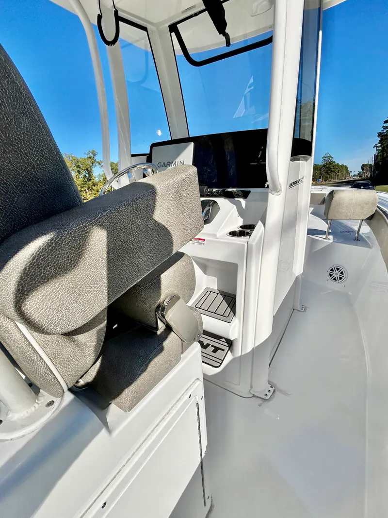 Slide: The Image of Sea Hunt Ultra 245 2026 - 43