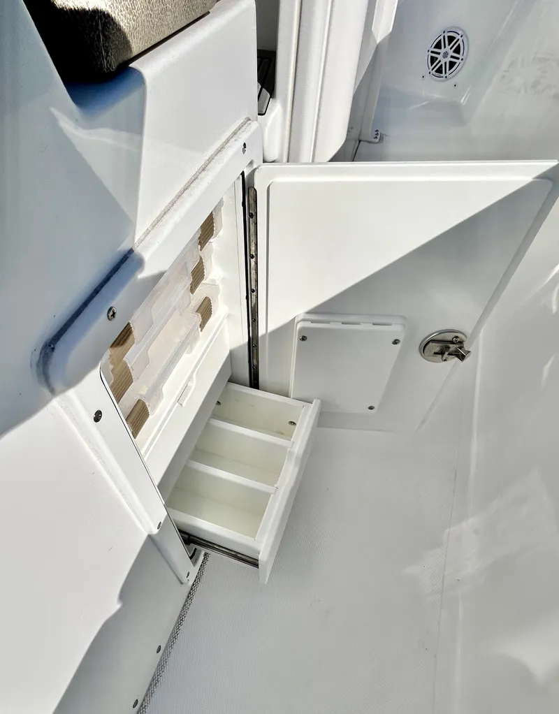 Slide: The Image of Sea Hunt Ultra 245 2026 - 44