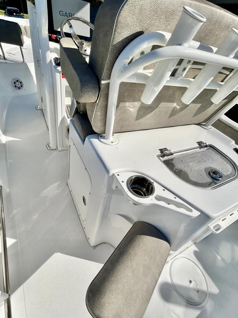 Slide: The Image of Sea Hunt Ultra 245 2026 - 46