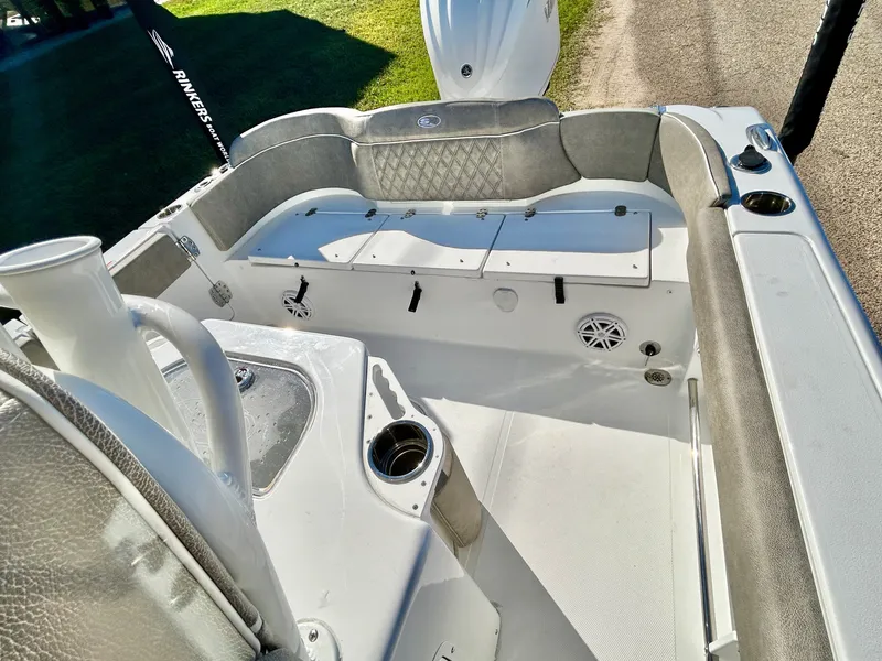 Slide: The Image of Sea Hunt Ultra 245 2026 - 51