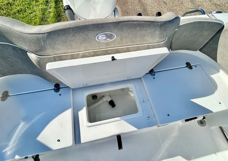 Slide: The Image of Sea Hunt Ultra 245 2026 - 57