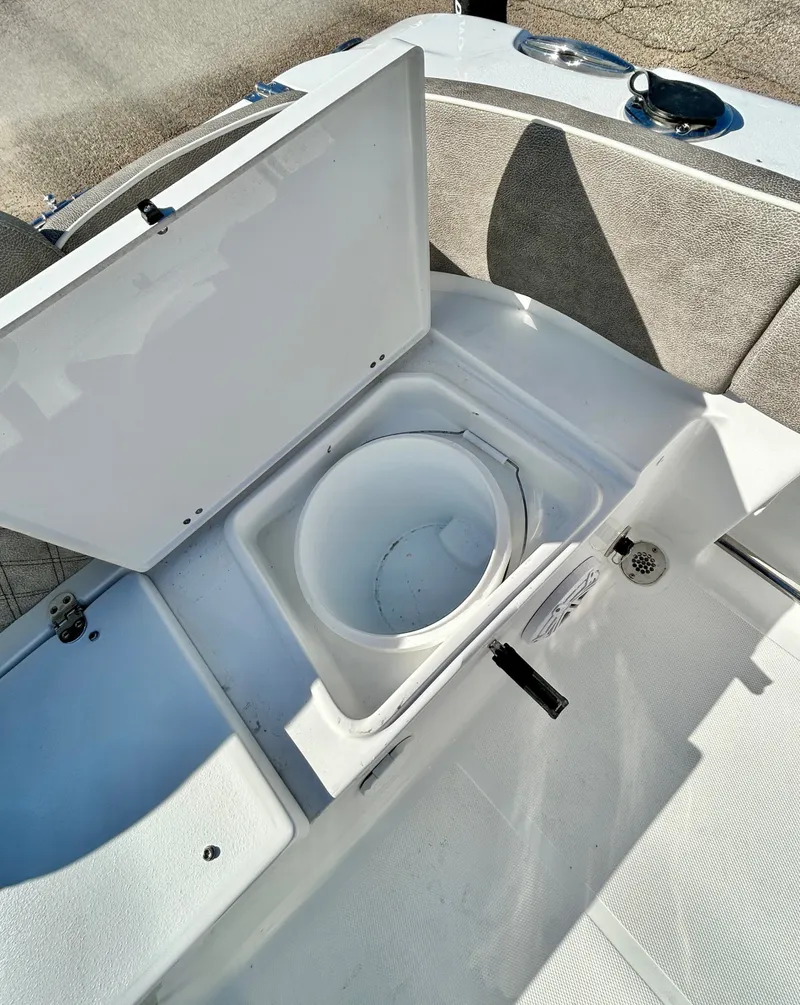 Slide: The Image of Sea Hunt Ultra 245 2026 - 58