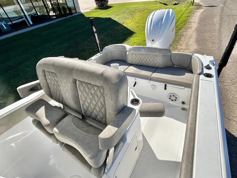 Slide: The Image of Sea Hunt Ultra 245 2026 - 60