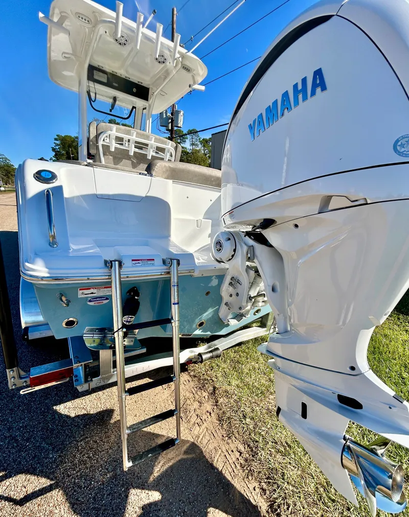 Slide: The Image of Sea Hunt Ultra 245 2026 - 9