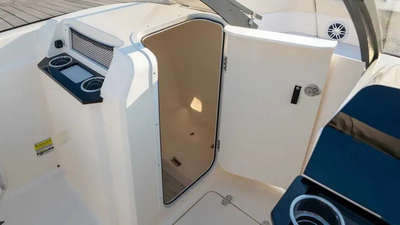 Slide: The Image of Scout 220 Dorado 2026 - 3