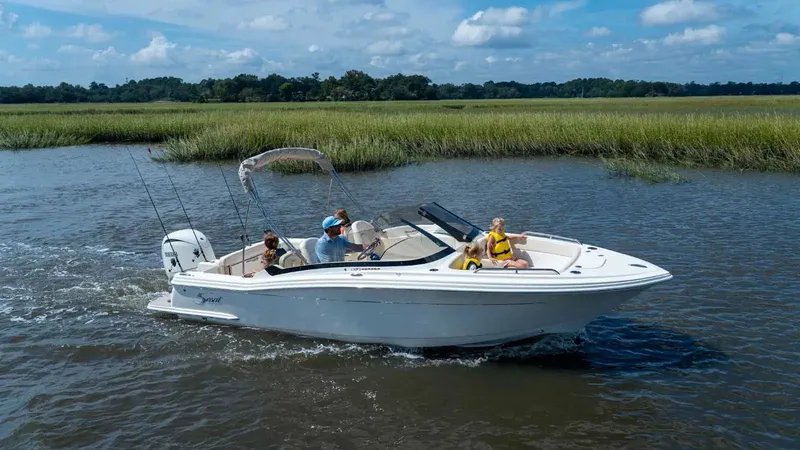 Slide: The Image of Scout 220 Dorado 2026 - 8