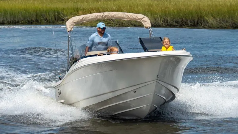 Slide: The Image of Scout 220 Dorado 2026 - 9