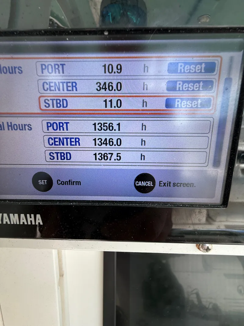 Slide: The Image of Everglades 355 Center Console 2012 - 10