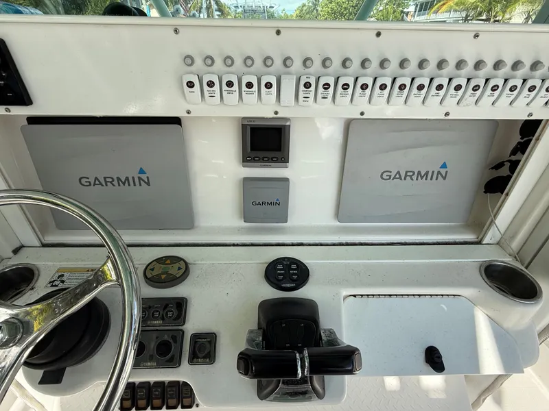 Slide: The Image of Everglades 355 Center Console 2012 - 8