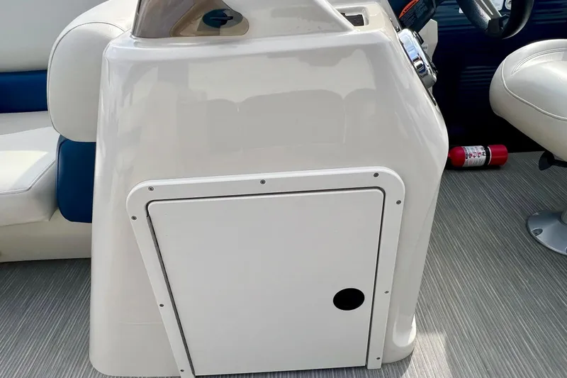 Slide: The Image of 2018 Manitou 23 Aurora LE boat console with seating and fire extinguisher. - 25