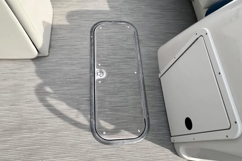 Slide: The Image of 2018 Manitou 23 Aurora LE boat floor with storage compartment. - 26