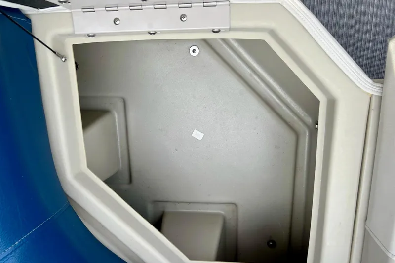 Slide: The Image of Storage compartment of 2018 Manitou 23 Aurora LE boat, featuring a hinged lid. - 41