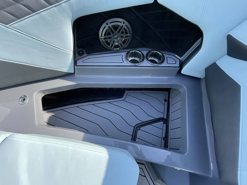 Slide: The Image of Nautique Super Air Nautique S23 2023 - 11