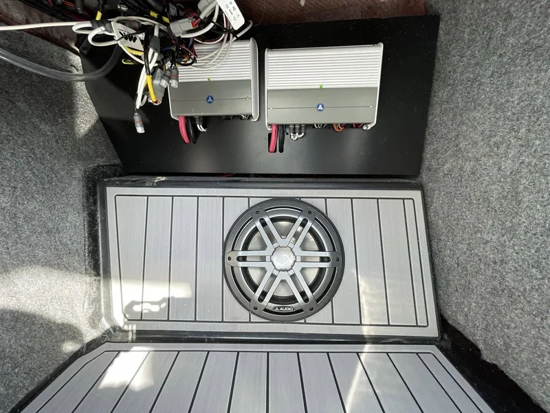 Slide: The Image of Nautique Super Air Nautique S23 2023 - 32