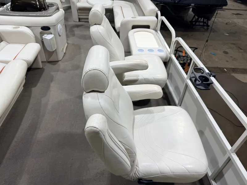 Slide: The Image of Crestliner 2485 Sport LX Pontoon 2006 - 15