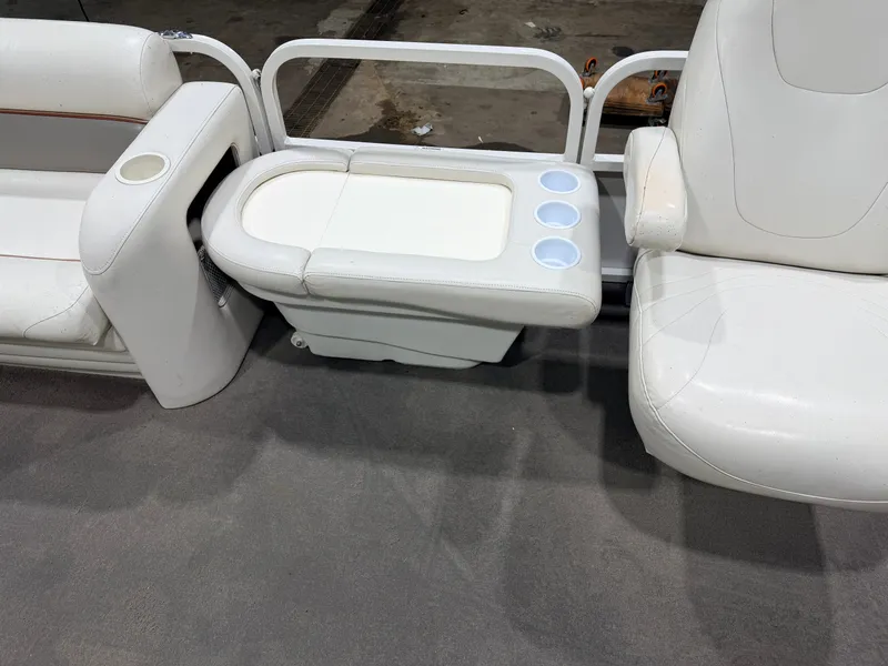Slide: The Image of Crestliner 2485 Sport LX Pontoon 2006 - 22