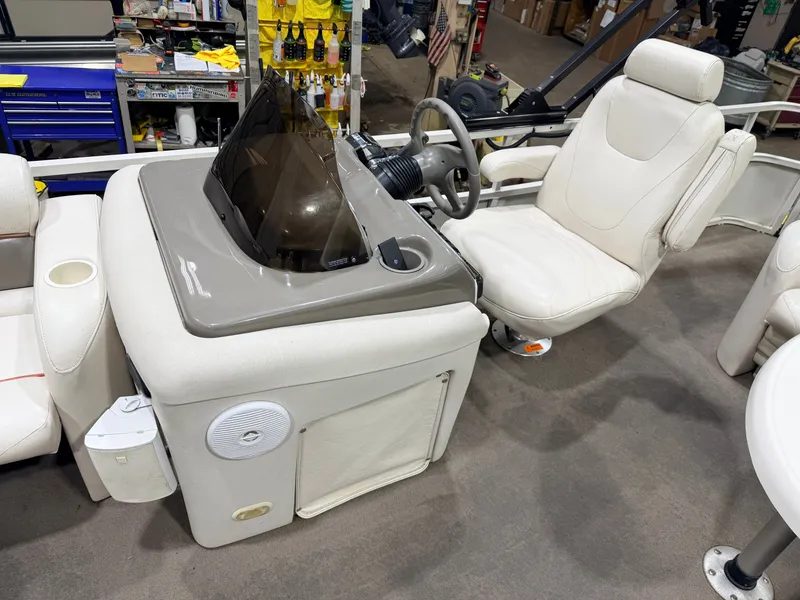 Slide: The Image of Crestliner 2485 Sport LX Pontoon 2006 - 27