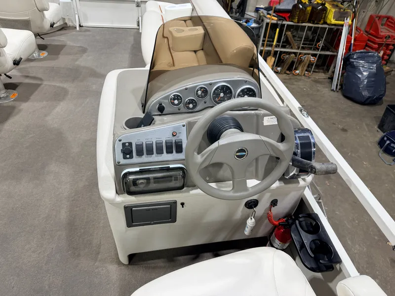 Slide: The Image of Crestliner 2485 Sport LX Pontoon 2006 - 30