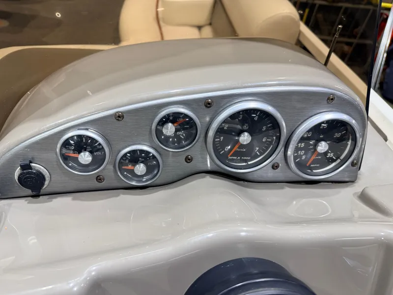 Slide: The Image of Crestliner 2485 Sport LX Pontoon 2006 - 31