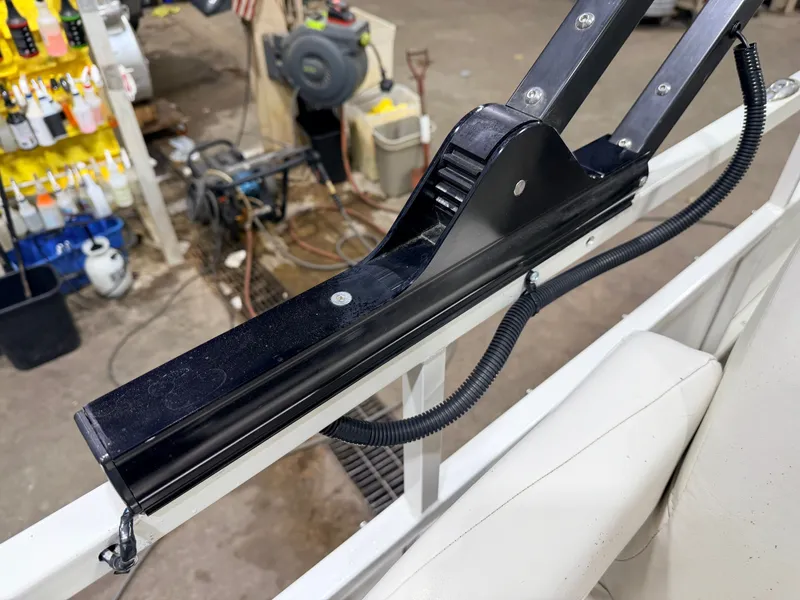 Slide: The Image of Crestliner 2485 Sport LX Pontoon 2006 - 33