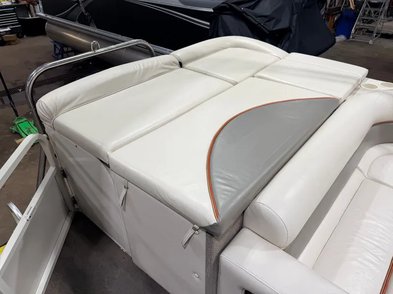 Slide: The Image of Crestliner 2485 Sport LX Pontoon 2006 - 42