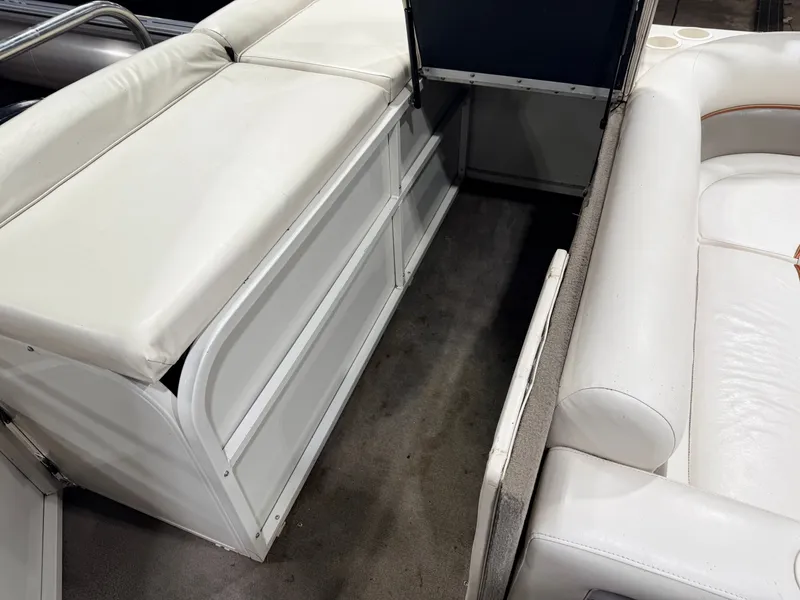 Slide: The Image of Crestliner 2485 Sport LX Pontoon 2006 - 43