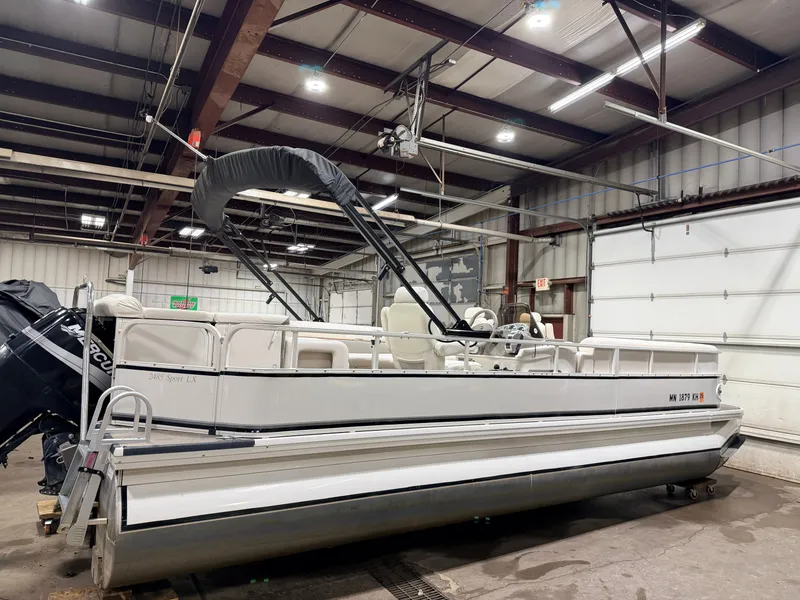 Slide: The Image of Crestliner 2485 Sport LX Pontoon 2006 - 47