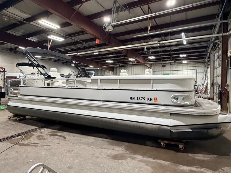 Slide: The Image of Crestliner 2485 Sport LX Pontoon 2006 - 49