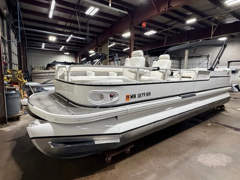 Slide: The Image of Crestliner 2485 Sport LX Pontoon 2006 - 52