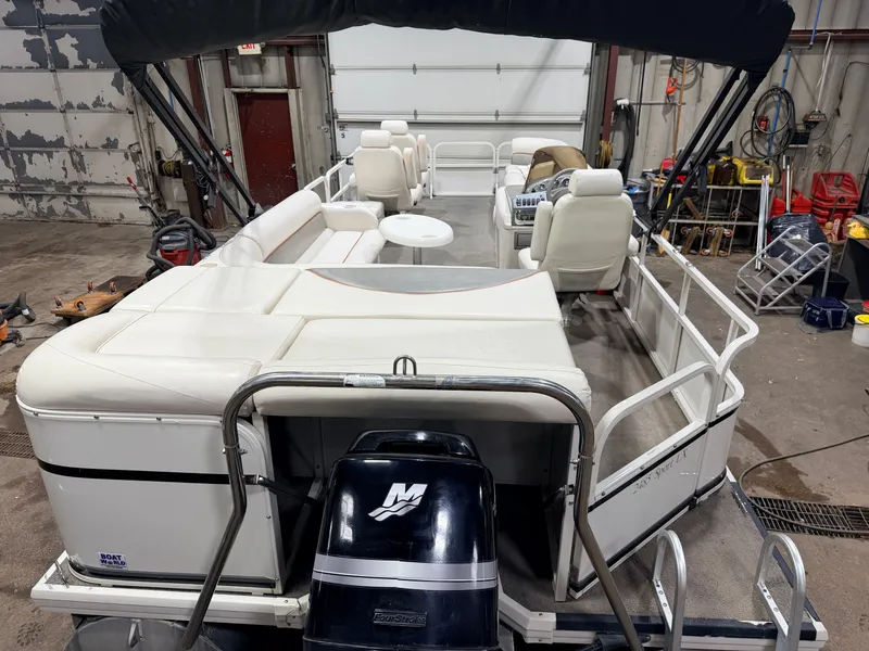 Slide: The Image of Crestliner 2485 Sport LX Pontoon 2006 - 60