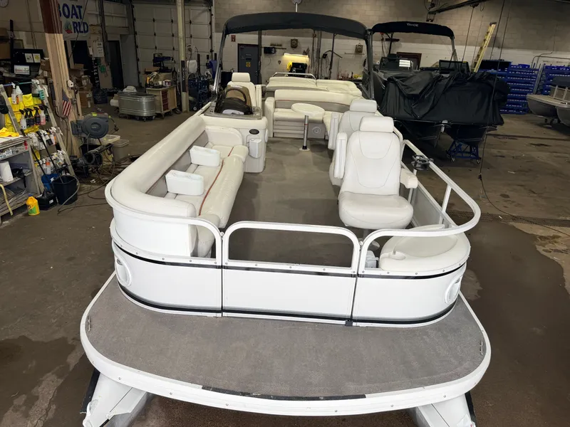 Slide: The Image of Crestliner 2485 Sport LX Pontoon 2006 - 9