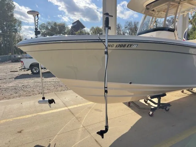 Slide: The Image of Grady-White Fisherman 216 2022 - 18