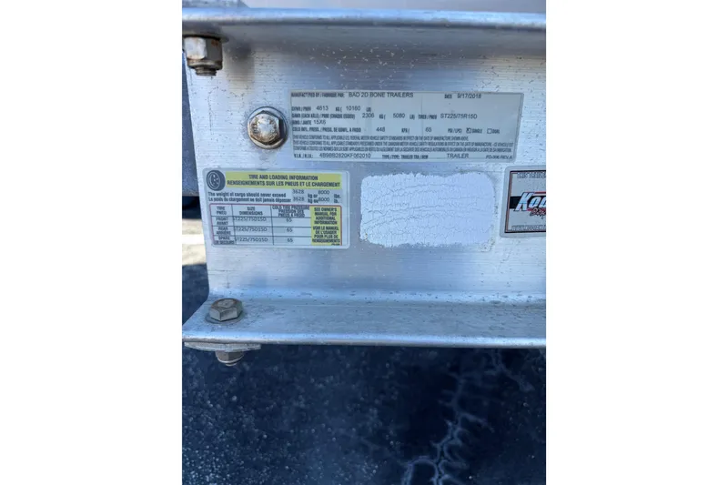 Slide: The Image of Label on 2008 Pursuit C 250 Center Console trailer with tire and loading information. - 11