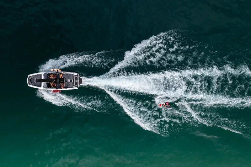 Slide: The Image of Scarab 235 LX Wake 2026 - 21