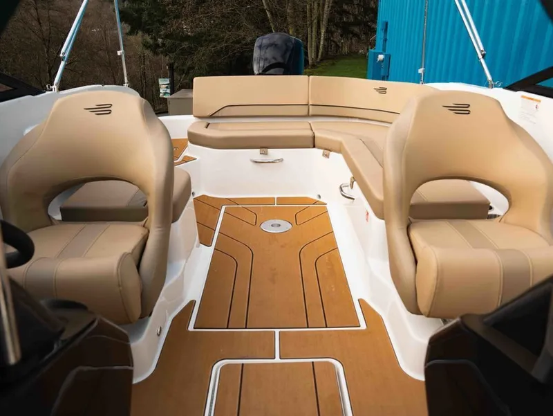 Slide: The Image of Bayliner V20 2026 - 10