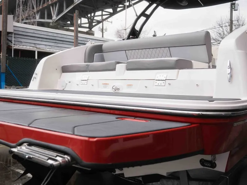 Slide: The Image of Bayliner DX 2250 2024 - 5