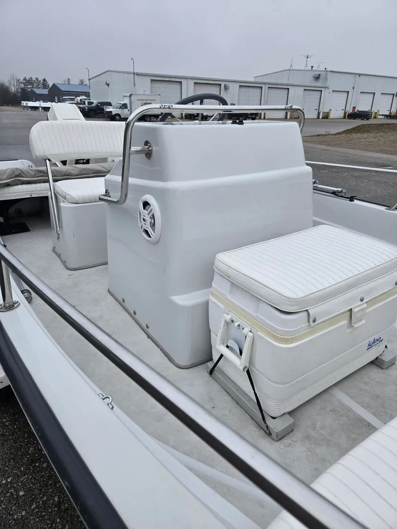Slide: The Image of Boston Whaler Dauntless 15 1994 - 12