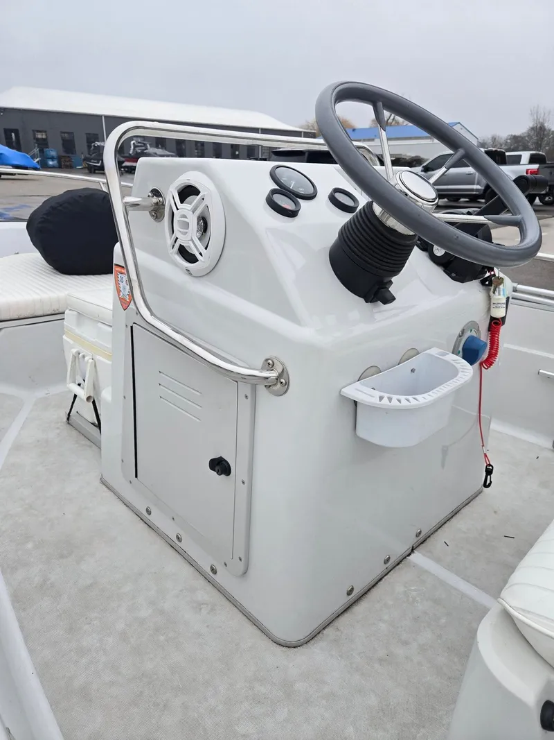 Slide: The Image of Boston Whaler Dauntless 15 1994 - 7