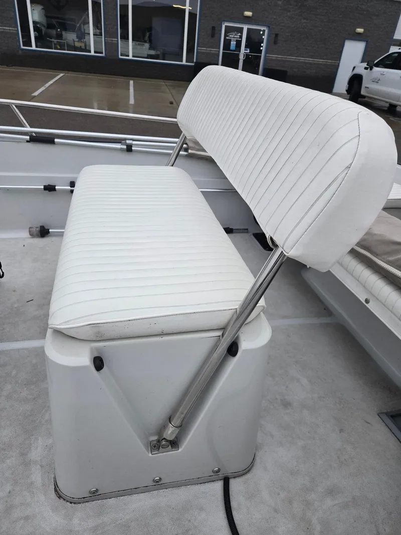 Slide: The Image of Boston Whaler Dauntless 15 1994 - 8