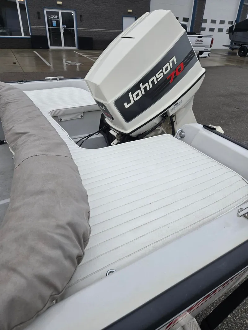 Slide: The Image of Boston Whaler Dauntless 15 1994 - 9
