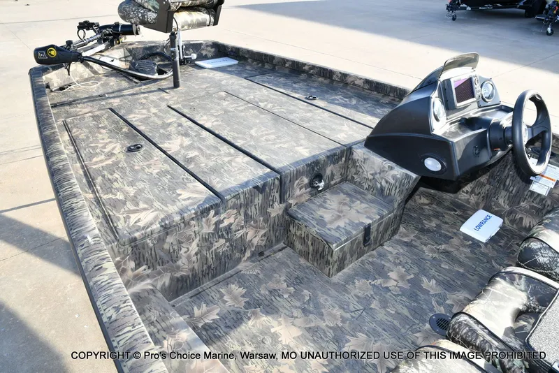 Slide: The Image of Crestliner VT 18 DX w/115HP Mercury Pro-XS 2018 - 10